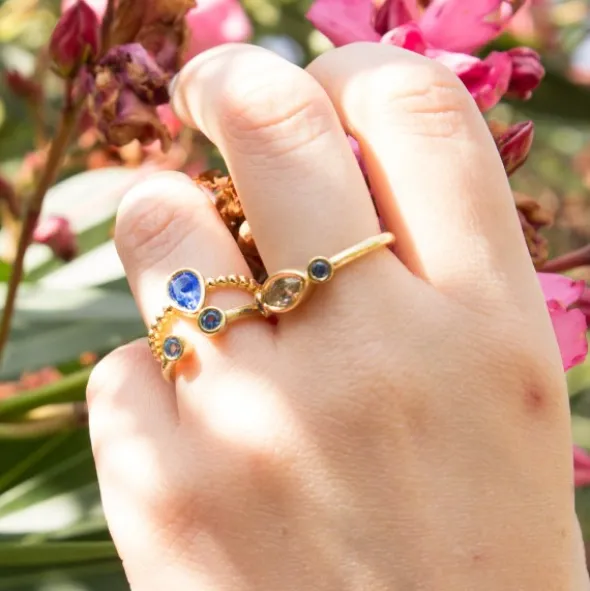 Anillo Plata Dorada Navette y Zafiros