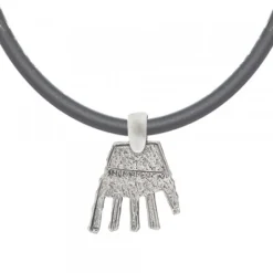 Colgante Mano de Irulegi Plata 20mm y Caucho