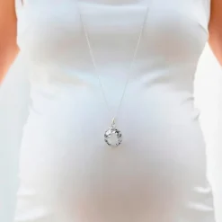 Llamador de Ángeles con Bebé de Plata