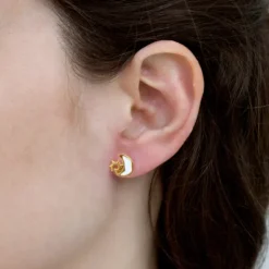 Pendientes Mountain Plata Dorada con Esmalte Blanco